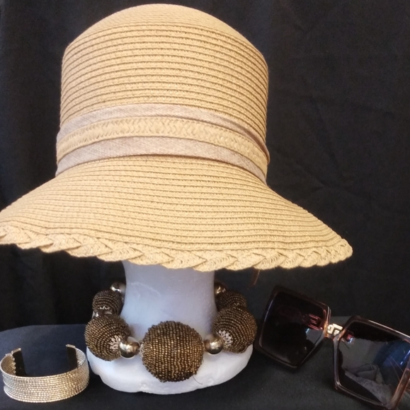 Hats Galore - Picture 3 of 4